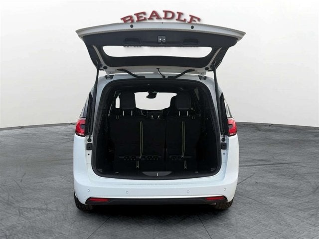 2027 Chrysler Pacifica PACIFICA SELECT AWD