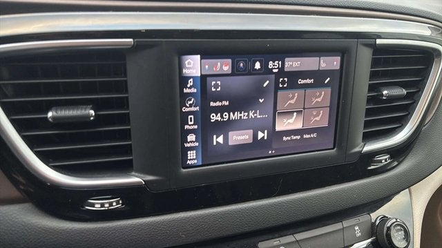 2022 Chrysler Voyager LX